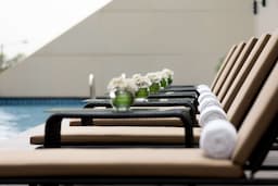 Radisson Blu Hotel, Lagos Ikeja - Pool Sunbeds