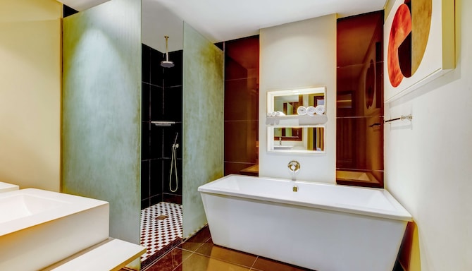Radisson Blu Hotel, Lagos Ikeja - Junior Suite bathroom