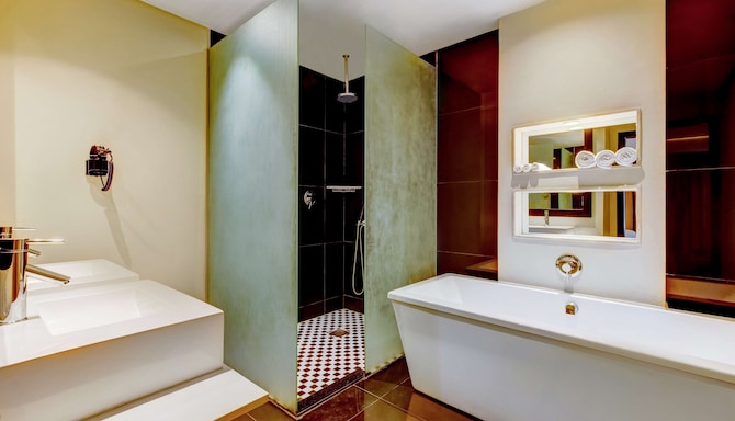 Radisson Blu Hotel, Lagos Ikeja - Suite bathroom