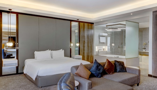 Radisson Blu Hotel, Lagos Ikeja - Royal Suite