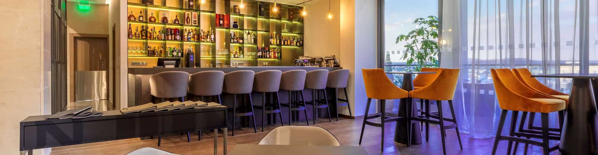 Radisson Blu Hotel, Larnaca - The Blu Lounge Bar