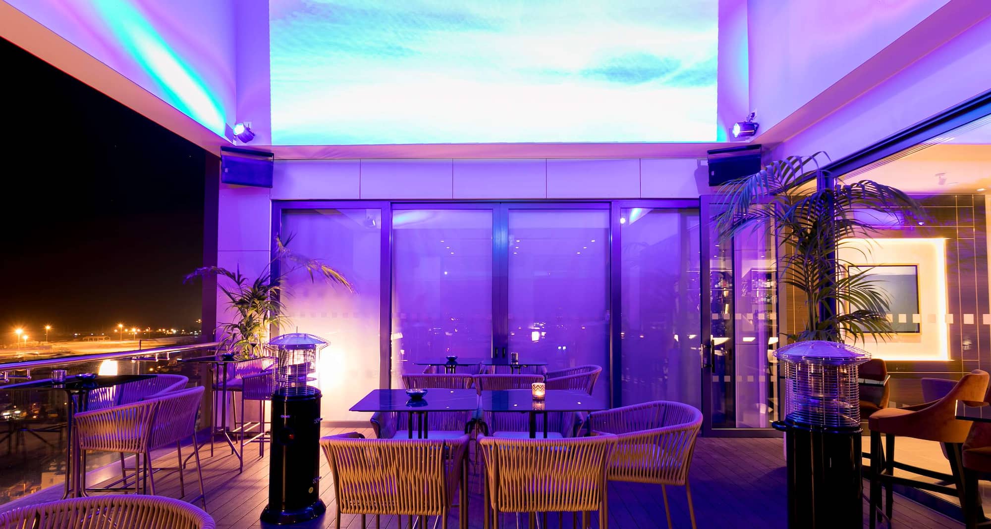 Radisson Blu Hotel, Larnaca - бар Sky Bar