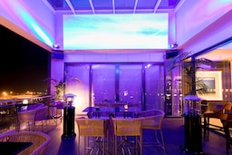 Radisson Blu Hotel, Larnaca - Skybar
