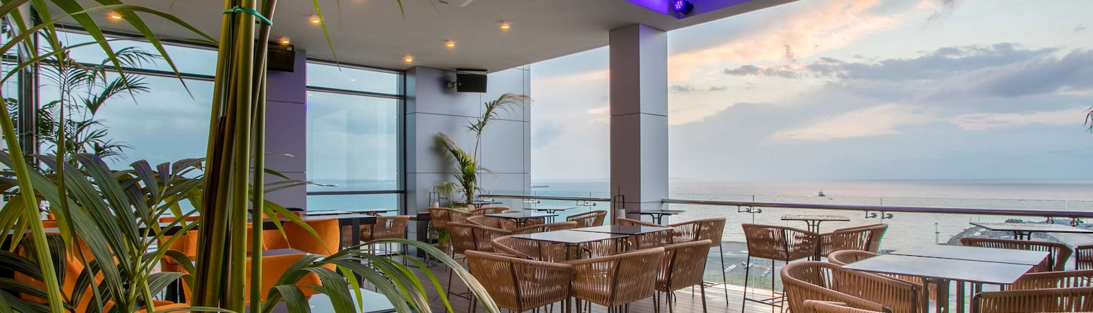 Radisson Blu Hotel, Larnaca - Skybar