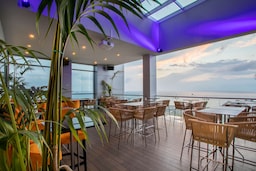 Radisson Blu Hotel, Larnaca - Skybar