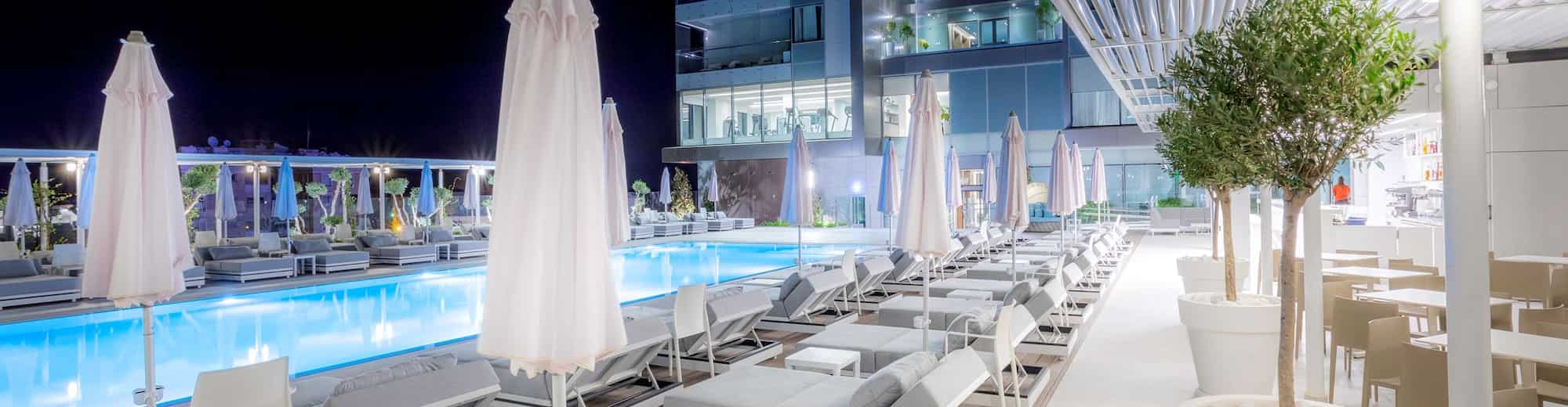 Radisson Blu Hotel, Larnaca - Aqua Blu Pool Bar Lounge