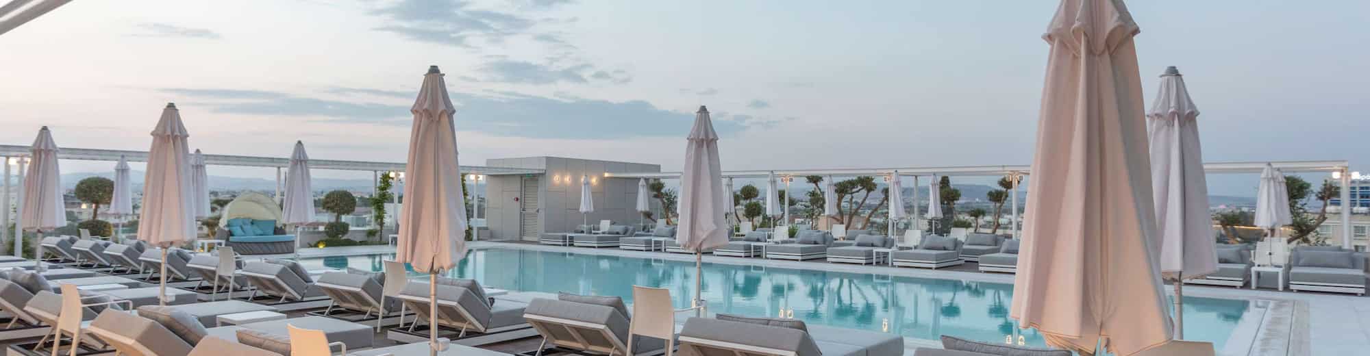 Radisson Blu Hotel, Larnaca - Aqua Blu Pool Bar Lounge