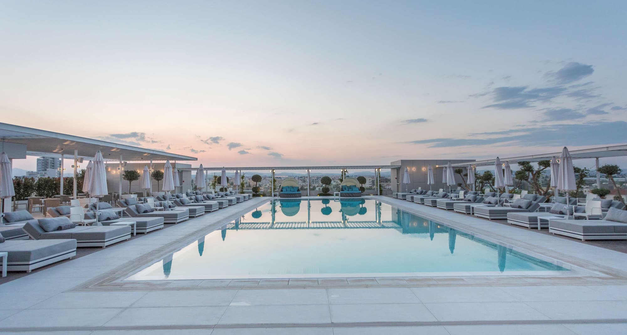 Radisson Blu Hotel, Larnaca - Aqua Blu Pool Bar Pool