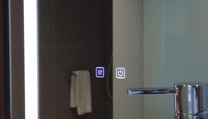 Radisson Blu Hotel, Larnaca - Guest Bathroom Mirror