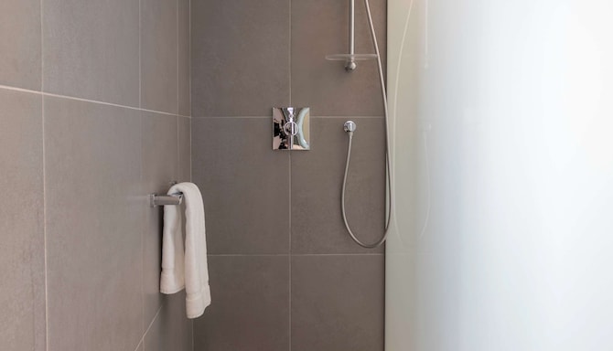 Radisson Blu Hotel, Larnaca - Guest Bathroom