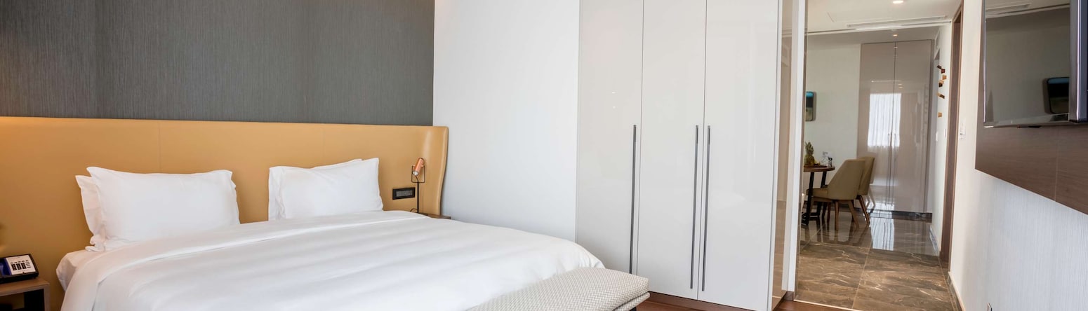 Radisson Blu Hotel, Larnaca - Suite Bedroom