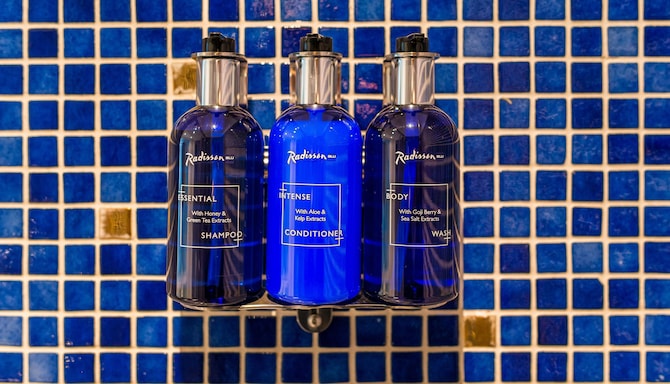 Radisson Blu Hotel, Leeds City Centre - Bathroom toiletries