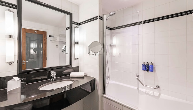 Radisson Blu Hotel, Leeds City Centre - Bathroom