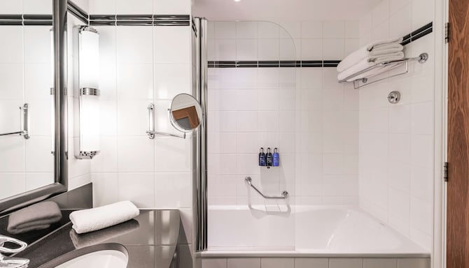 Radisson Blu Hotel, Leeds City Centre - Bathroom