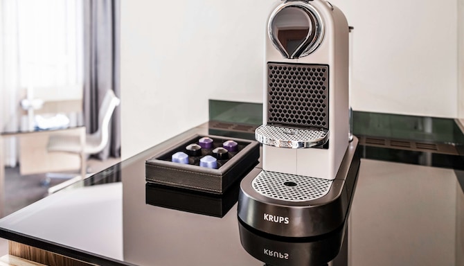 Radisson Blu Hotel, Leeds City Centre - Junior Suite Nespresso machine