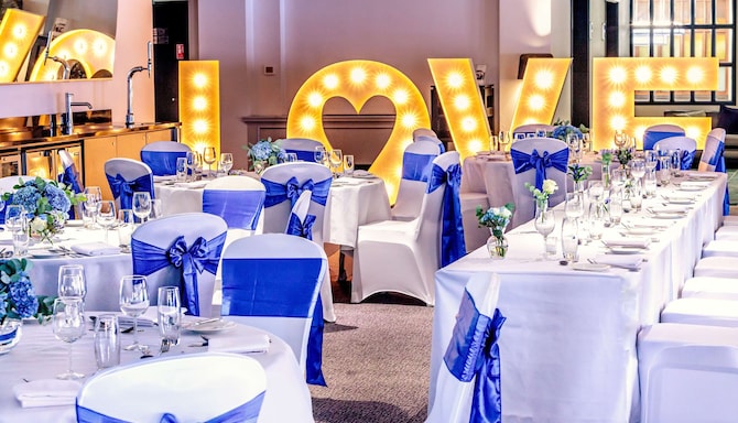 Radisson Blu Hotel, Leeds - Wedding Tables