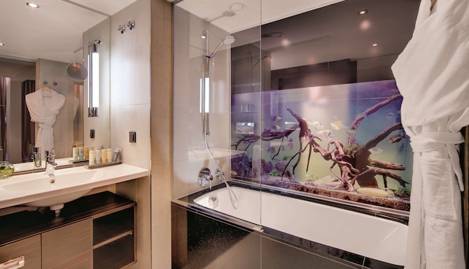 Radisson Blu Hotel, Leipzig - Junior Suite Bathroom