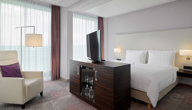 Radisson Blu Hotel, Leipzig - Junior Suite bedroom