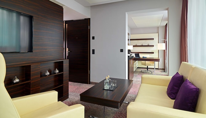 Radisson Blu Hotel, Leipzig - Suite living room