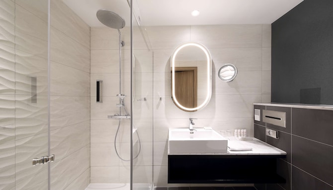 Radisson Blu Hotel Lietuva, Vilnius - Premium room bathroom