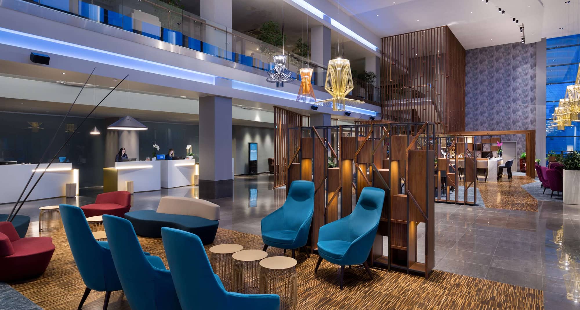 Radisson Blu Hotel Lietuva, Vilnius - светлое и уютное фойе
