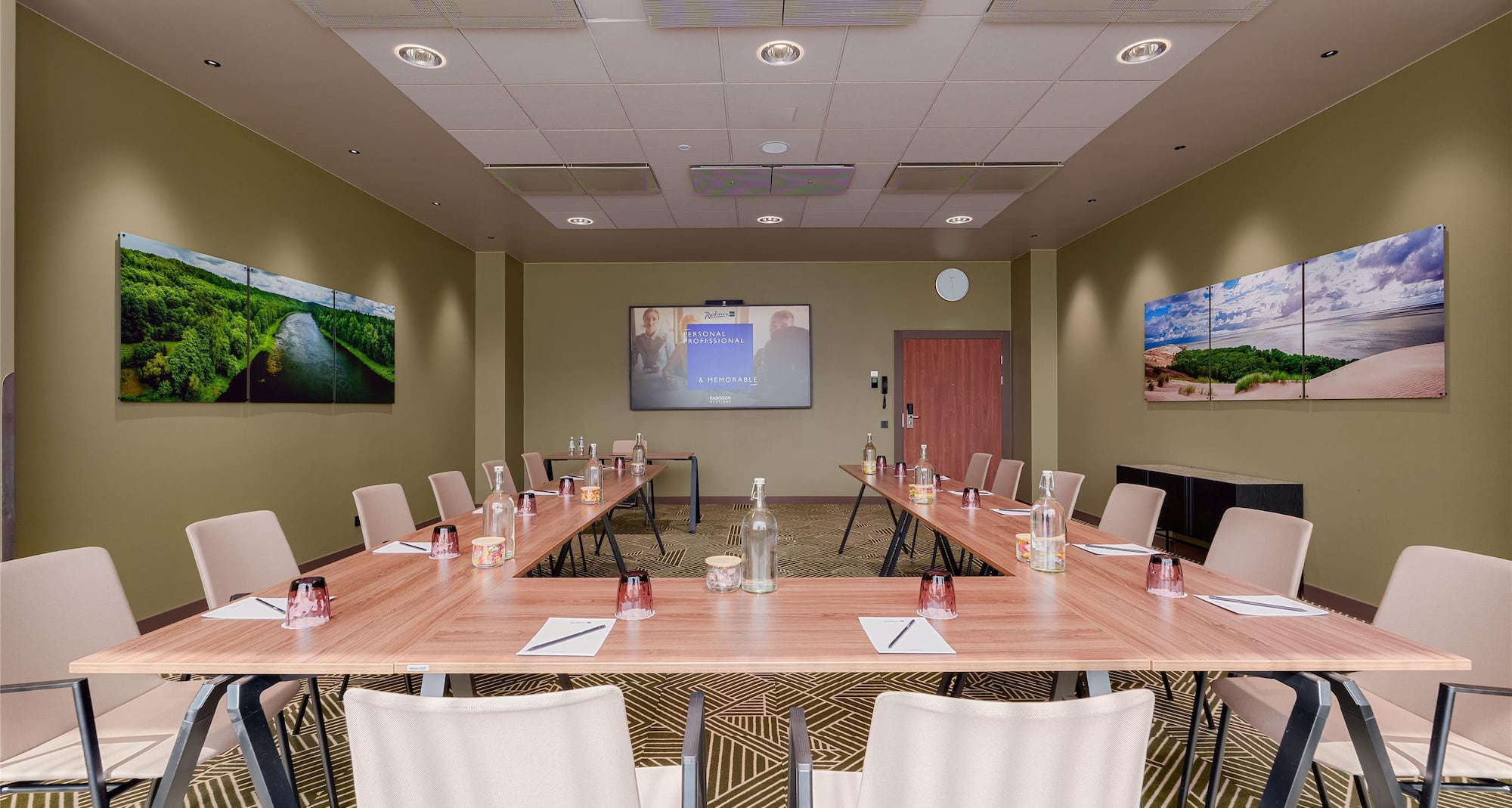 Radisson Blu Hotel Lietuva, Vilnius - Eta U shape