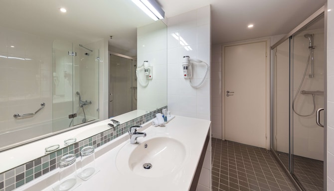 Radisson Blu Hotel Lietuva, Vilnius - Suite bathroom