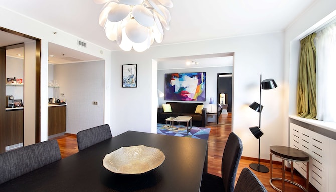 Radisson Blu Hotel Lietuva, Vilnius - Royal Suite dinning area