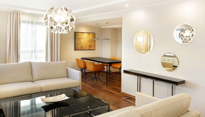 Radisson Blu Hotel Lietuva, Vilnius - Expansive Suite with separate living area