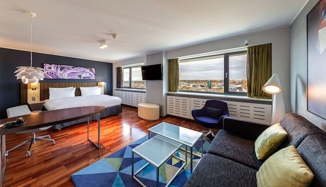 Radisson Blu Hotel Lietuva, Vilnius - Living area separate from the bedroom for ultimate comfort