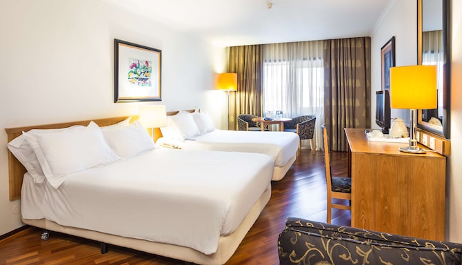 Radisson Blu Hotel, Lisbon - Standard Room with twin beds