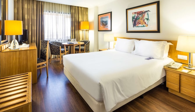 Radisson Blu Hotel, Lisbon - Standard & Family Room