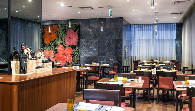 Radisson Blu Hotel, Lisbon - Restaurant Bordalo Pinheiro