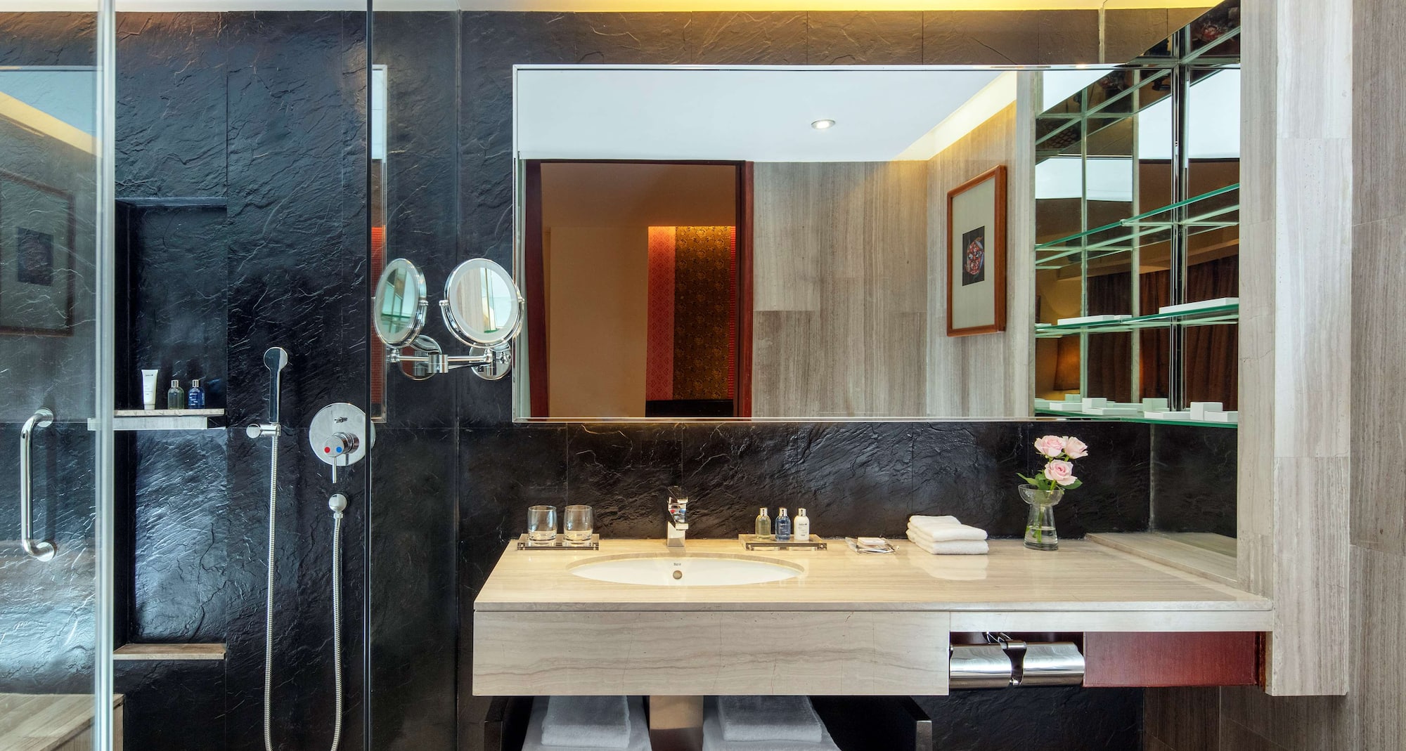 Radisson Blu Hotel, Liuzhou - Guest room bathroom
