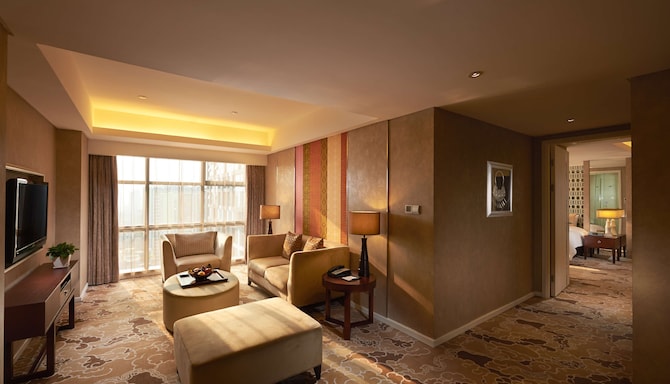 Radisson Blu Hotel, Liuzhou - Executive Suite with mountain view