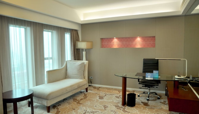 Radisson Blu Hotel, Liuzhou - Two Bedroom Suite with river view