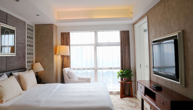 Radisson Blu Hotel, Liuzhou - Two Bedroom Suite with river view