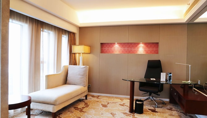 Radisson Blu Hotel, Liuzhou - Executive Suite with mountain view