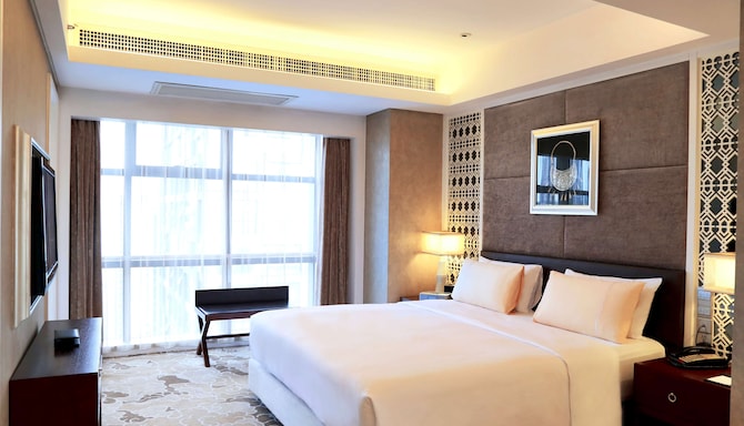 Radisson Blu Hotel, Liuzhou - Executive Suite with mountain view