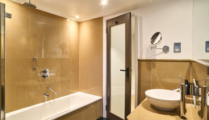 Radisson Blu Hotel, London Bloomsbury - Superior King Room - Bathroom