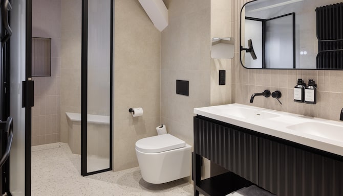 Radisson Blu Hotel, London Bloomsbury - Studio Suite - Bathroom
