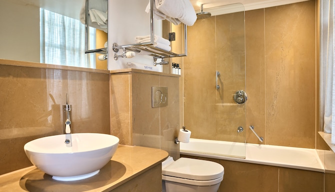 Radisson Blu Hotel, London Bloomsbury - Junior Suite - Bathroom