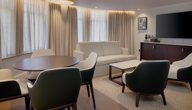 Radisson Blu Hotel, London Bloomsbury - One Bedroom Suite