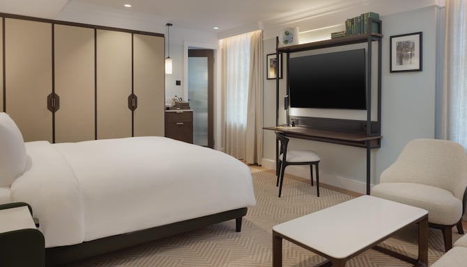 Radisson Blu Hotel, London Bloomsbury - Junior King Suite