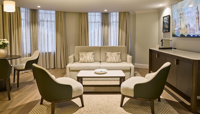 Radisson Blu Hotel, London Bloomsbury - One Bedroom Suite