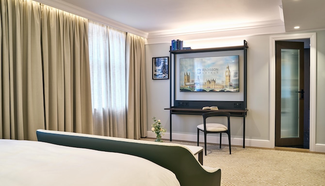 Radisson Blu Hotel, London Bloomsbury - Suite