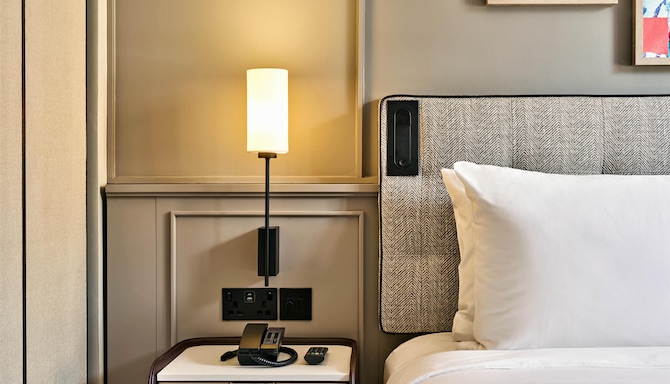 Radisson Blu Hotel, London Bond Street - Superior Room