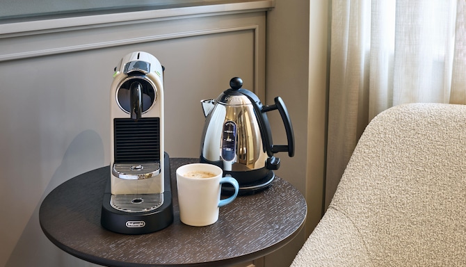 Radisson Blu Hotel, London Bond Street - Single Room Amenities