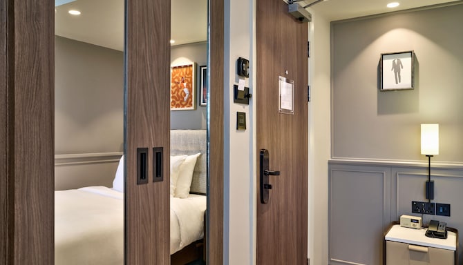 Radisson Blu Hotel, London Bond Street - Single Room