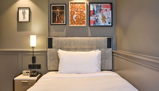 Radisson Blu Hotel, London Bond Street - Single Room